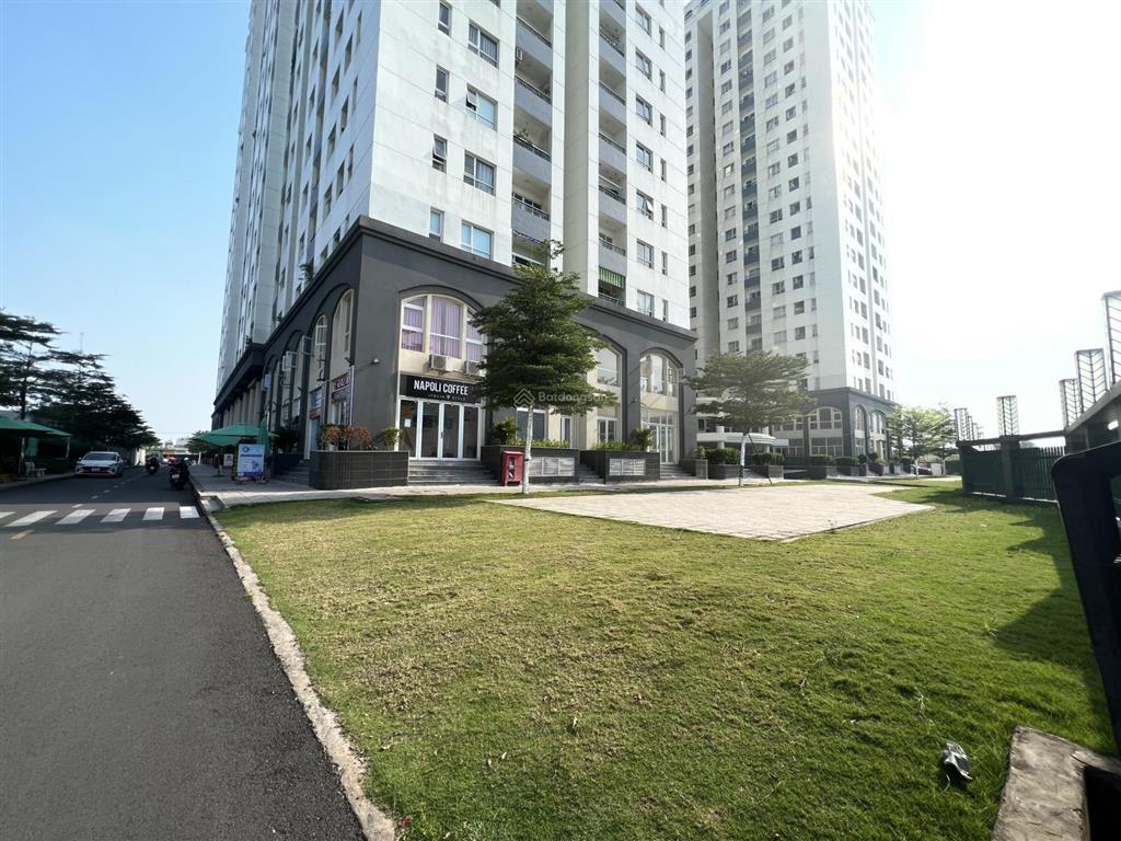 Ngợp ngân hàng bán gấp căn shophouse ngay lối vào sãnh chính chung cư, ngang 13m. tiện kinh doanh