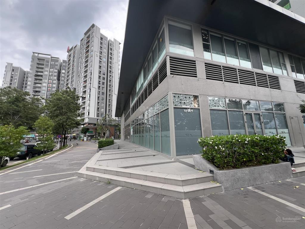 Bán căn shophouse đang cho thuê 7x triệu/tháng. mặt tiền đường tân túc