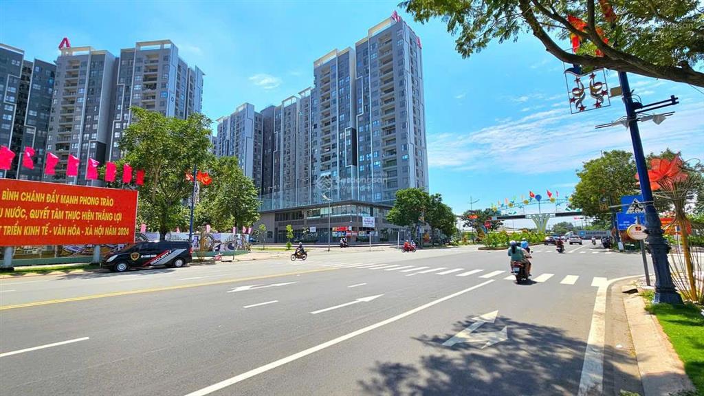 Bán căn shophouse đang cho thuê 7x triệu/tháng. mặt tiền đường tân túc