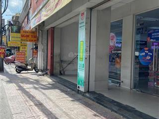 Cho thuê dài hạn mặt bằng kinh doanh đối diện chợ hòa hưng mặt tiền ngang 10(2 căn) dài 20,giá 145t