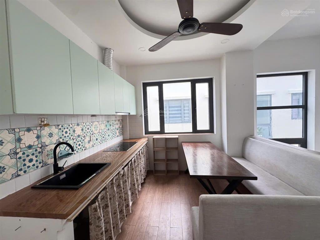 Cho thuê giá 12tr5 triệu nội thất nhà phố liên kế tại dự án senturia nhà sẵn nội thất ở liền được