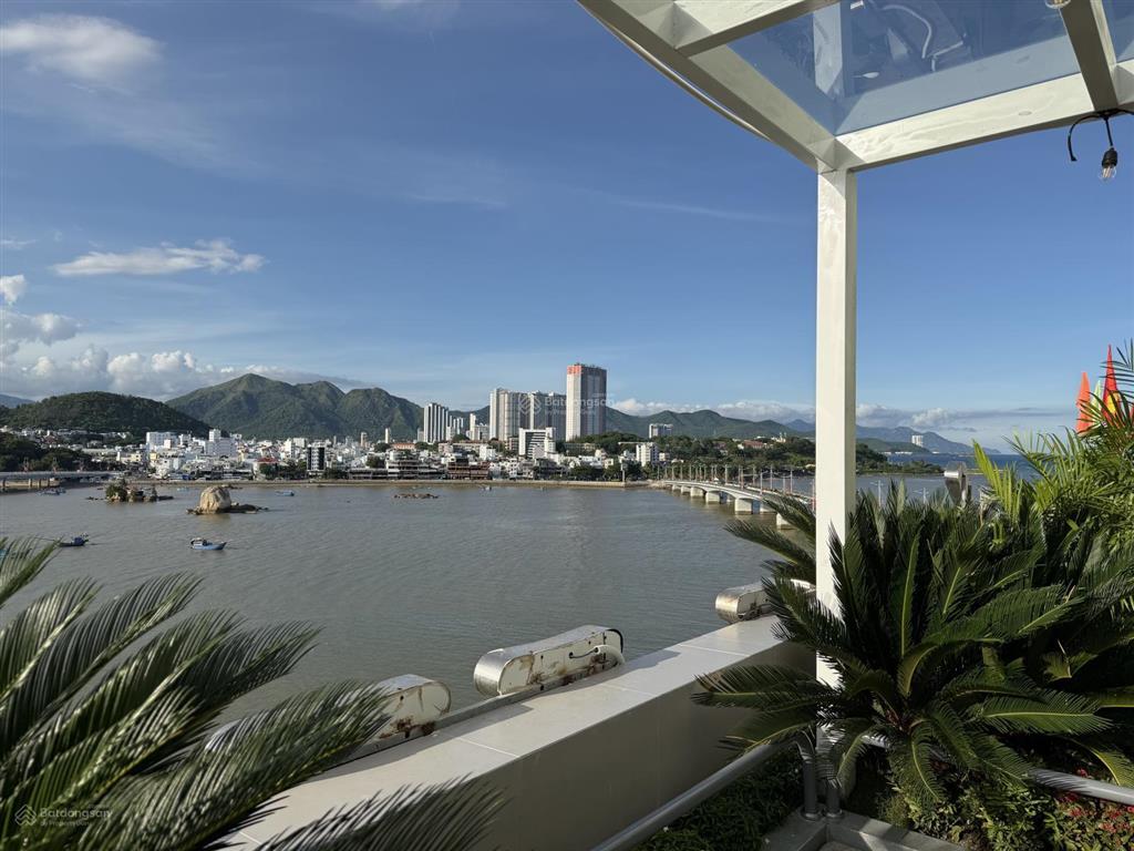 Cực hiếm căn hộ biển rộng 110m2, sân vườn 40m2, 2pn 2wc, full nội thất mới chỉ 7.1 tỷ