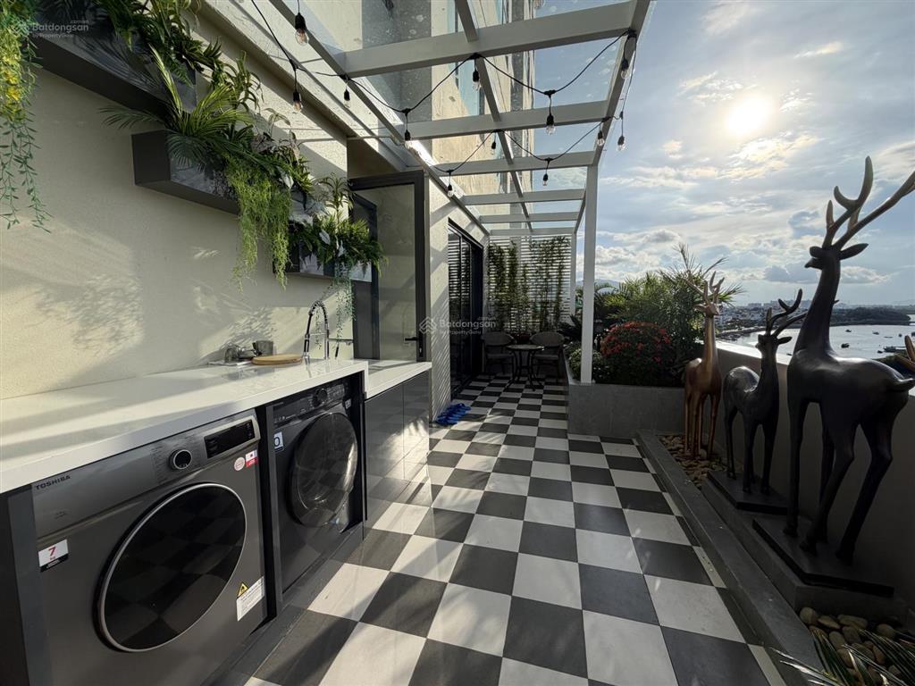 Cực hiếm căn hộ biển rộng 110m2, sân vườn 40m2, 2pn 2wc, full nội thất mới chỉ 7.1 tỷ