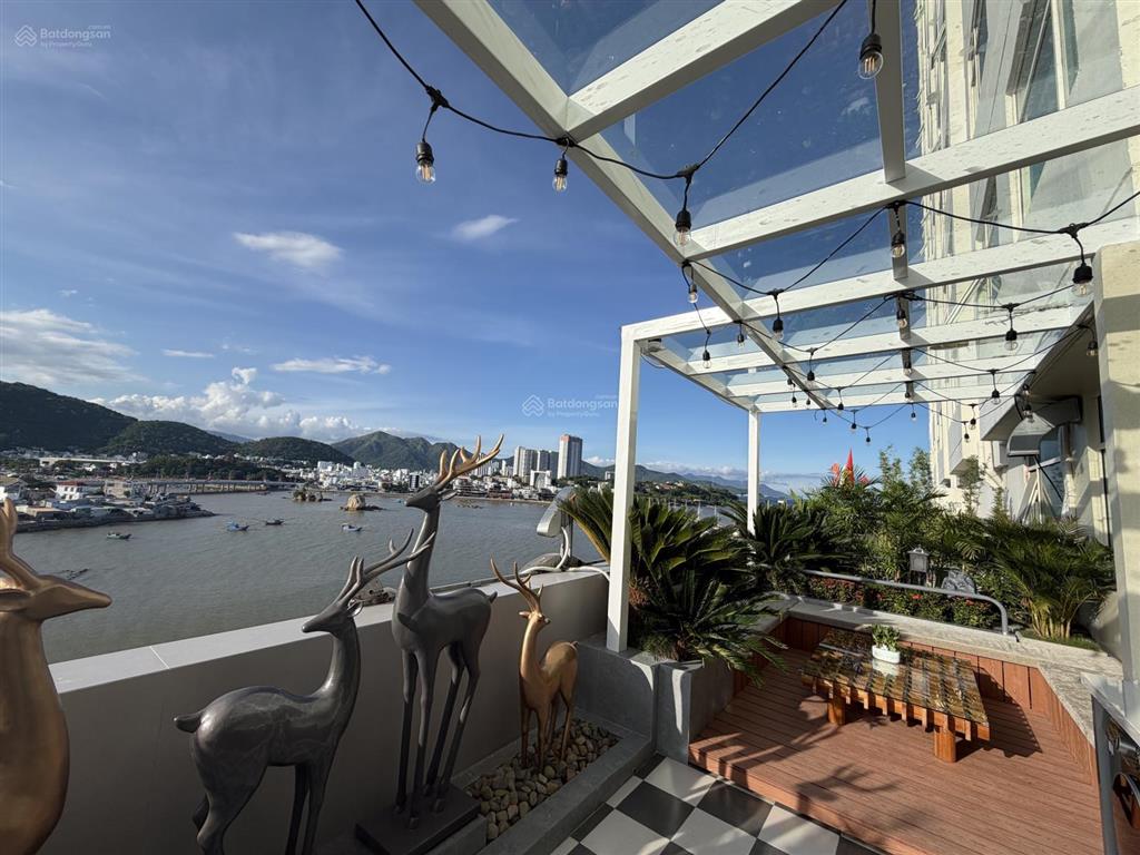 Cực hiếm căn hộ biển rộng 110m2, sân vườn 40m2, 2pn 2wc, full nội thất mới chỉ 7.1 tỷ