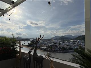 Cực hiếm căn hộ biển rộng 110m2, sân vườn 40m2, 2pn 2wc, full nội thất mới chỉ 7.1 tỷ