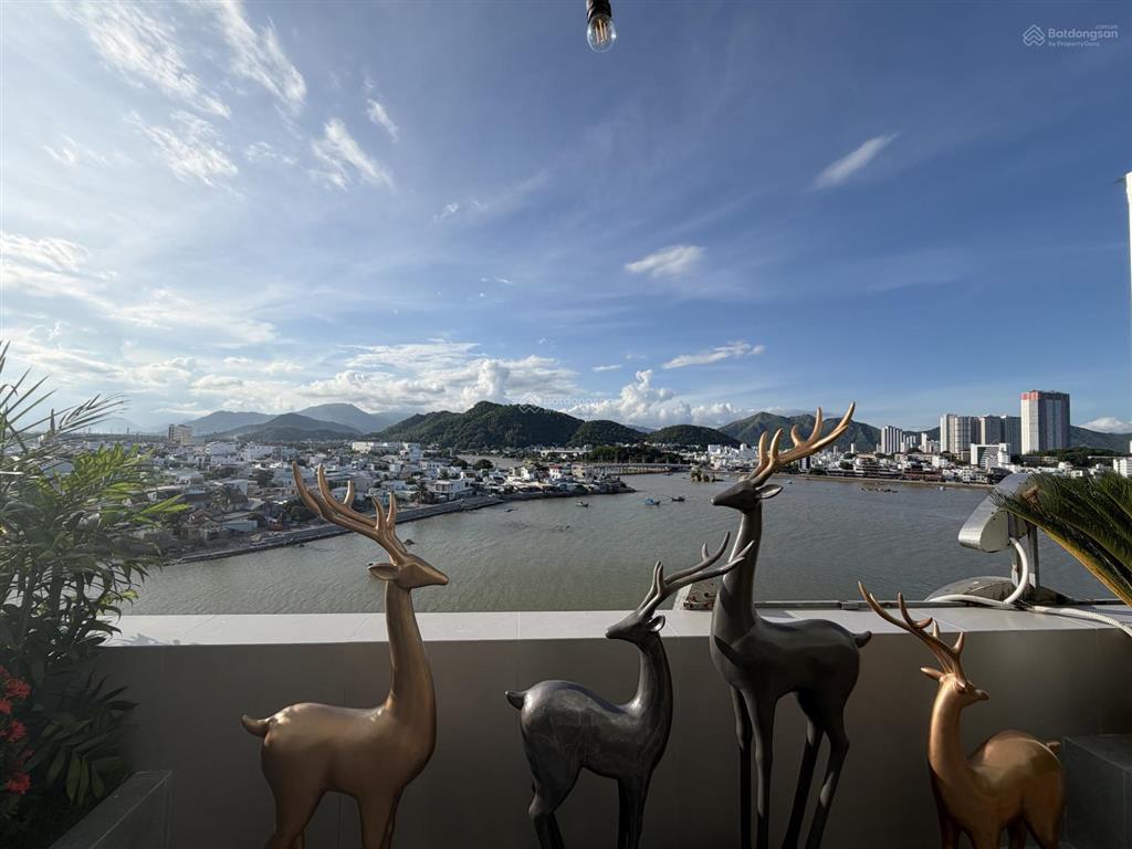 Cực hiếm căn hộ biển rộng 110m2, sân vườn 40m2, 2pn 2wc, full nội thất mới chỉ 7.1 tỷ