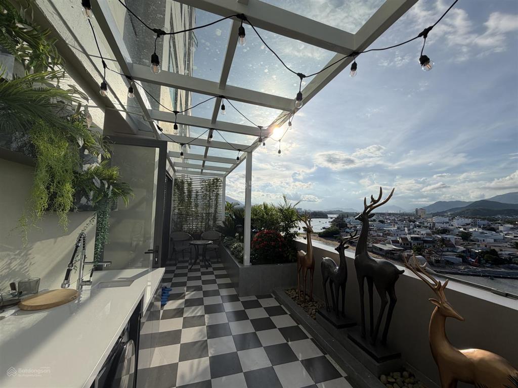 Cực hiếm căn hộ biển rộng 110m2, sân vườn 40m2, 2pn 2wc, full nội thất mới chỉ 7.1 tỷ