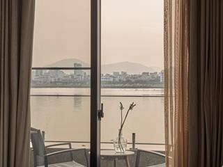 Bán biệt thự view trực diện sông hàn.3 tầng full toàn bộ nội thất mới xịn.dt 300m2 khu eurovillage