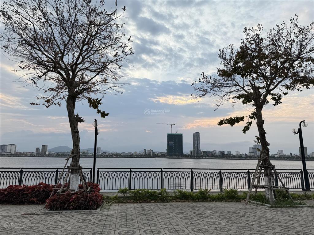 Chính chủ bán biệt thự mặt sông view trực diện sông hàn khu euro village 1 giá tốt.  0902 007 ***