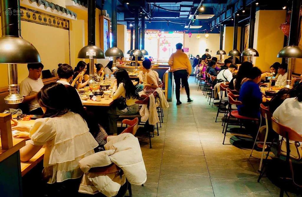 Cho thuê mặt bằng ngang 27 m x dài 31m với tổng diện tích lên hơn 837m2 sàn
