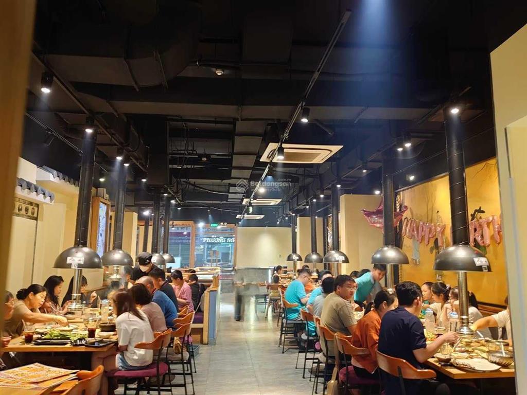Cho thuê mặt bằng ngang 27 m x dài 31m với tổng diện tích lên hơn 837m2 sàn