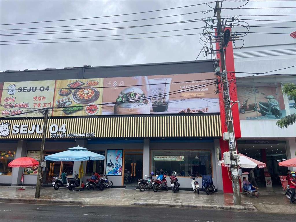 Cho thuê mặt bằng ngang 27 m x dài 31m với tổng diện tích lên hơn 837m2 sàn