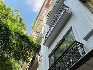 Nhà hoàng quốc việt 75m27 tầng thang máyoto chạy vòng quanhkinh doanhcầu giấy chỉ có 1