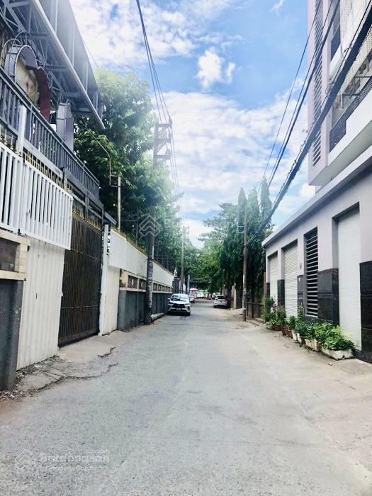 Gấp bán 12.9 giảm về 10.49 tỷ  bán nhanh nhà 3 tầng 105m2  2 mặt hẻm xe hơi ngay đh hutech