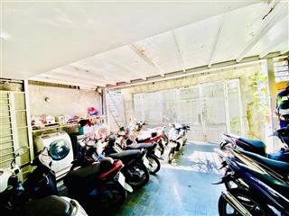 Gấp bán 32 tỷ giảm về 29.9 tỷ  bán gấp chdv 5 tầng 170m2  dòng tiền 105tr/tháng  nguyễn cửu vân