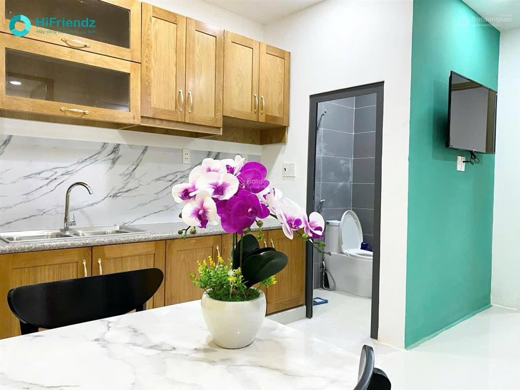 Căn hộ 2 phòng ngủ 65m2 rộng rãi thoáng mát  có thang máy, gần đại học gtvt, văn hoá, cầu sài gòn