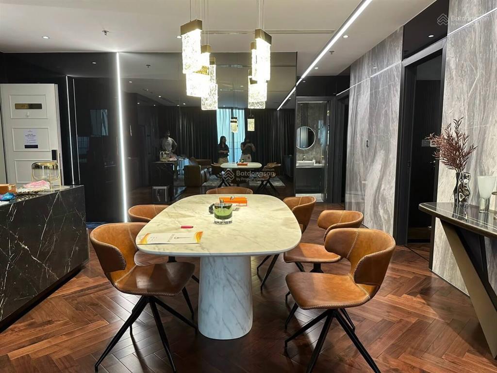 Cho thuê gấp căn hộ a22008 3pn view sông 121m2 vinhomes q1  full ntcc như hình dt 121m2 chỉ 36,8tr