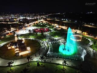 Nền vip đặc biệt, 2 mặt tiền trước sau, view triệu đô, đối diện công viên 7 kỳ quan 2,3 ha