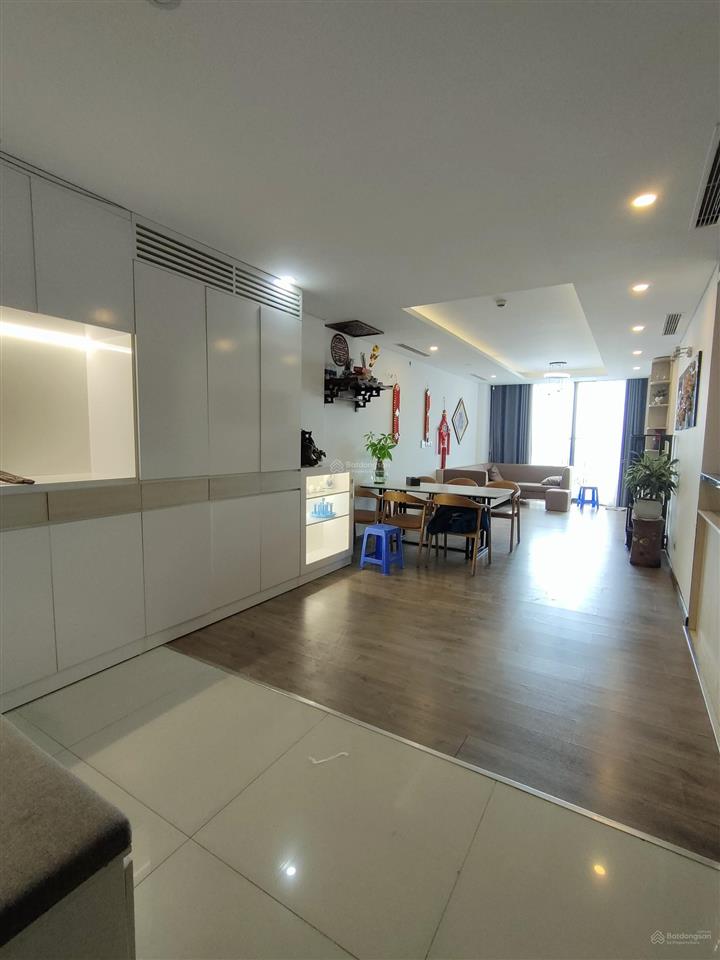 Chính chủ cần cho thuê căn 3pn, 2wc, 109m tầng cao đẹp, tòa vip n01t4 ngoại giao đoàn, full đồ đẹp.
