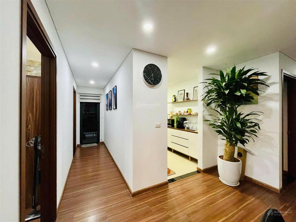 Chính chủ cần cho thuê căn hộ góc 3pn 2wc, 101m, full đồ, view hồ, toà n01t5 ngoại giao đoàn, 15tr