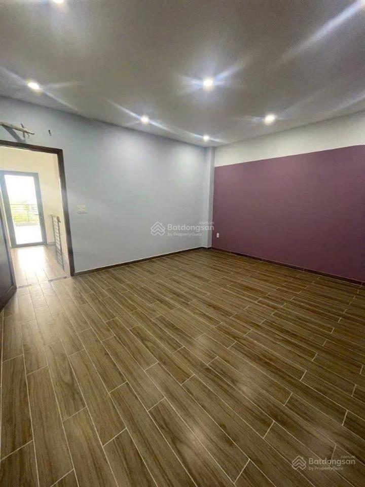 Chính chủ bán gấp nhà phố sadeco ven sông dt 5x18m(90m2), đối diện trường rmit quận 7 giá 15.5 tỷ