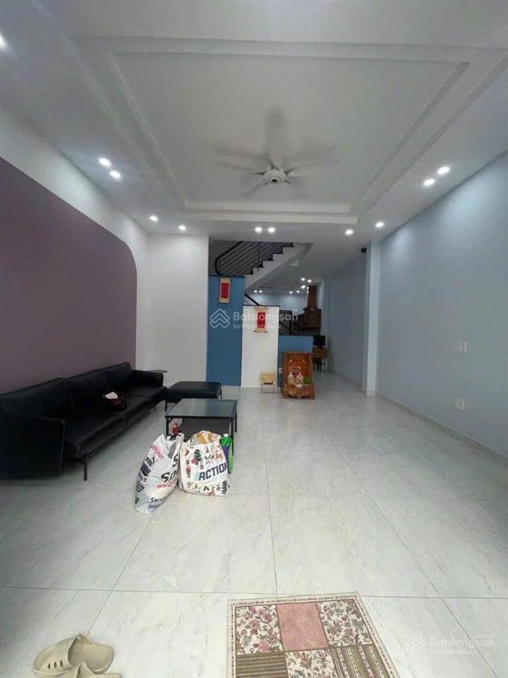 Chính chủ bán gấp nhà phố sadeco ven sông dt 5x18m(90m2), đối diện trường rmit quận 7 giá 15.5 tỷ