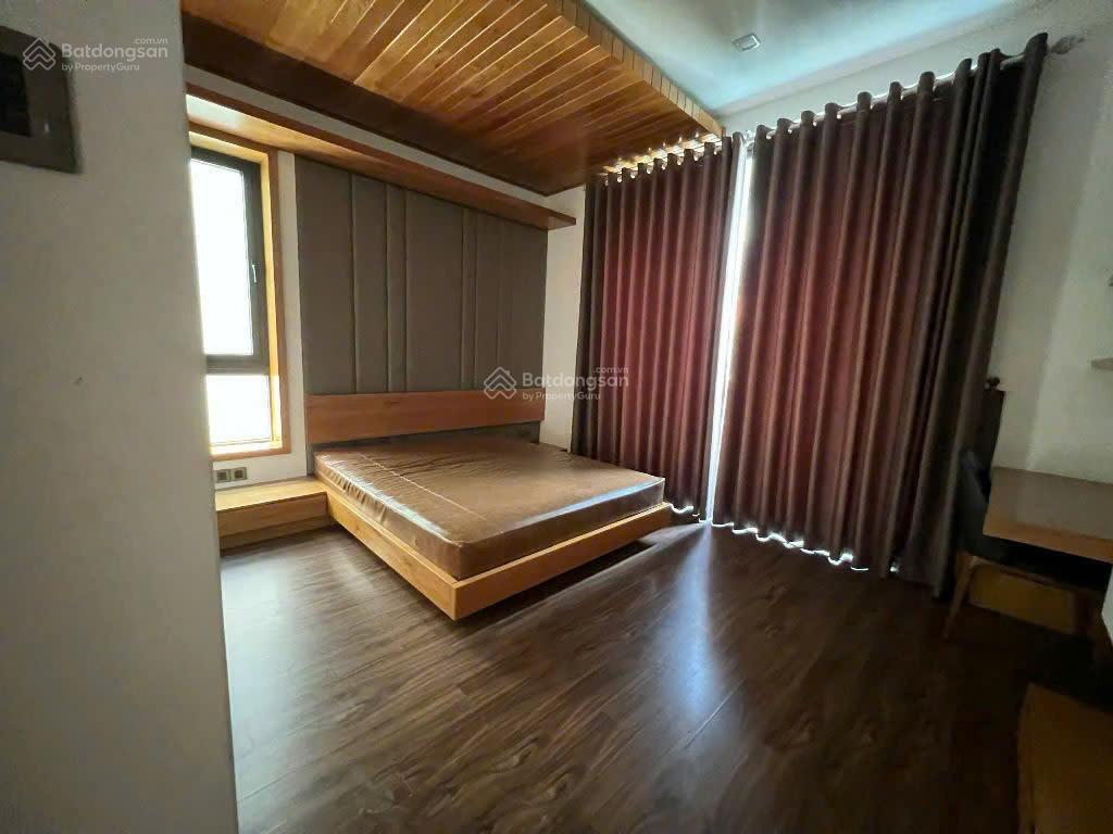 Cần bán gấp biệt thự kdc sadeco ven sông tân phong quận 7, dt 7x18m (126m2) có thang máy 21.5 tỷ