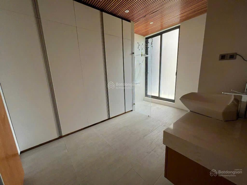 Cần bán gấp biệt thự kdc sadeco ven sông tân phong quận 7, dt 7x18m (126m2) có thang máy 21.5 tỷ