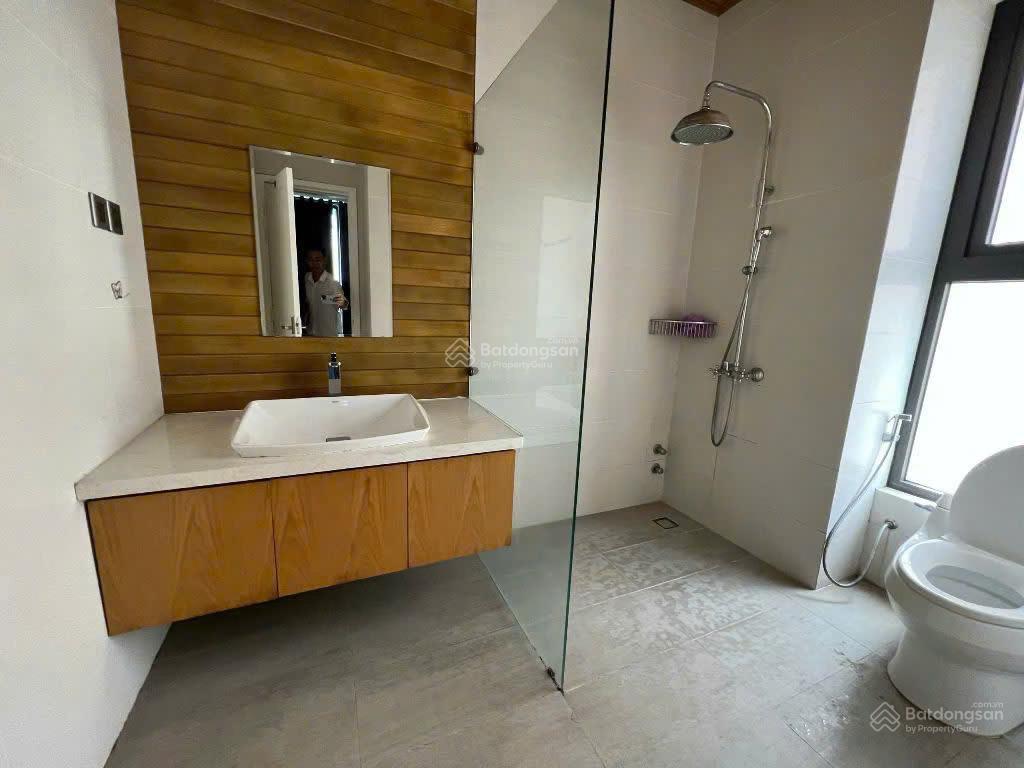 Cần bán gấp biệt thự kdc sadeco ven sông tân phong quận 7, dt 7x18m (126m2) có thang máy 21.5 tỷ