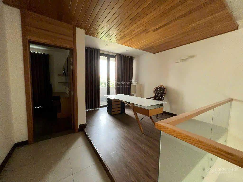 Cần bán gấp biệt thự kdc sadeco ven sông tân phong quận 7, dt 7x18m (126m2) có thang máy 21.5 tỷ