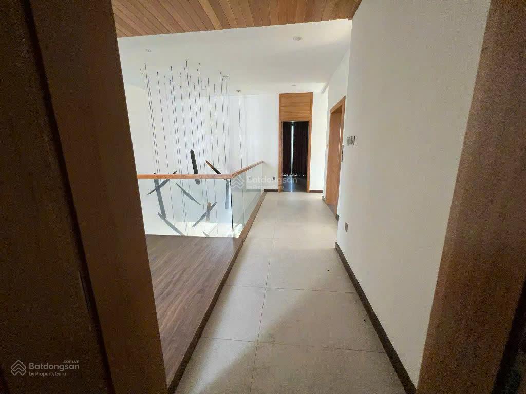 Cần bán gấp biệt thự kdc sadeco ven sông tân phong quận 7, dt 7x18m (126m2) có thang máy 21.5 tỷ
