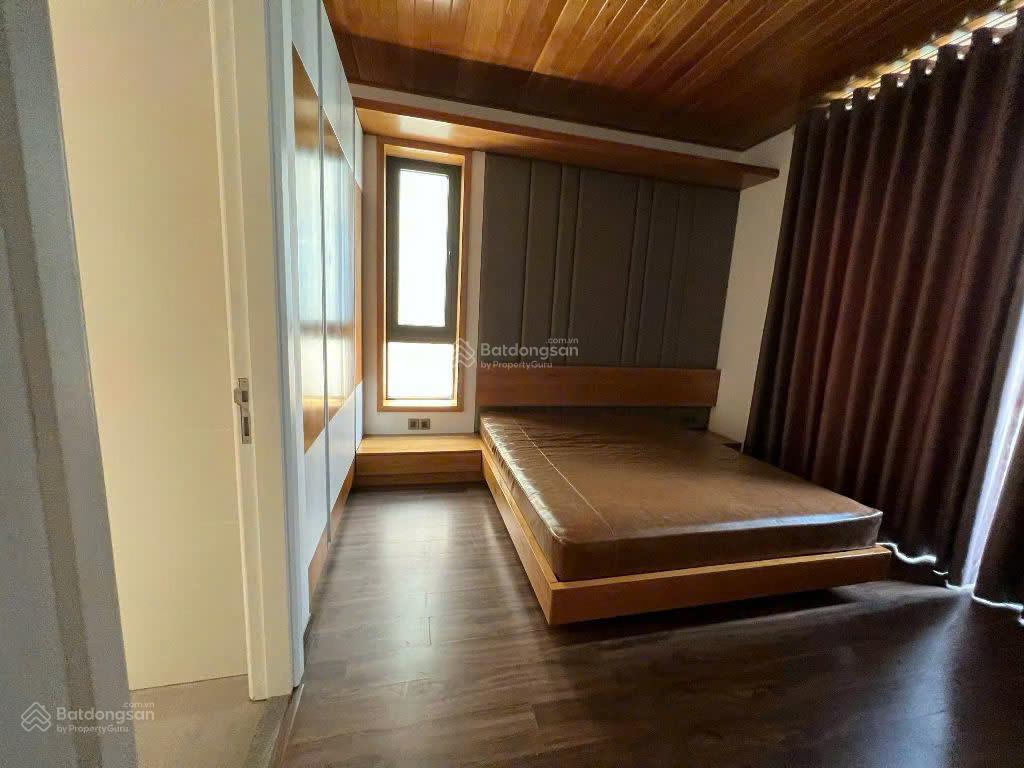 Cần bán gấp biệt thự kdc sadeco ven sông tân phong quận 7, dt 7x18m (126m2) có thang máy 21.5 tỷ