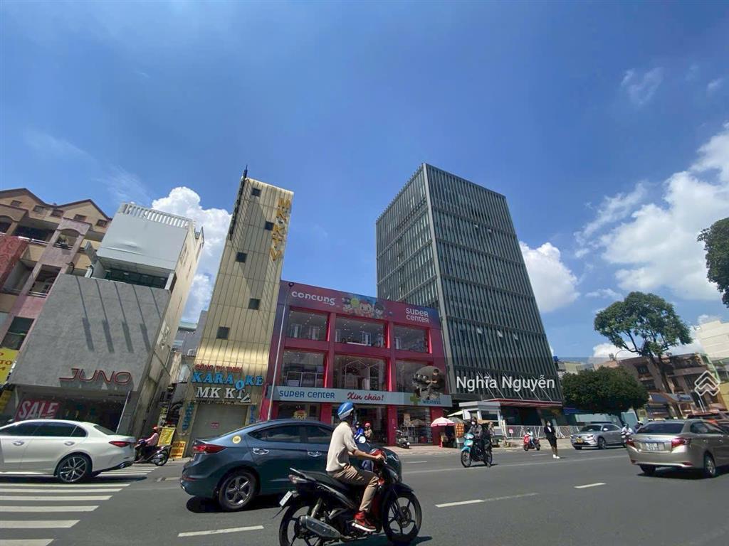 Bán gấp hàng hiếm nguyễn thị minh khai  quận 3. ngang 8m  hđ thuê 75 triệu/tháng  giá chỉ 27 tỷ