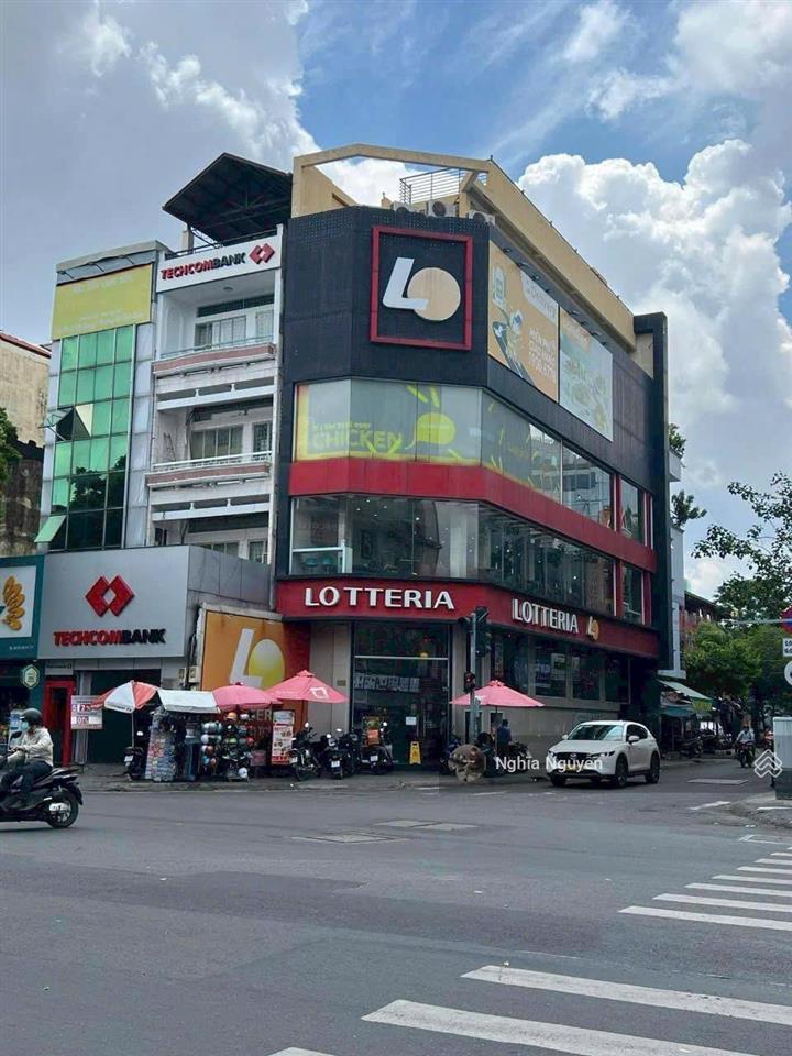 Bán gấp hàng hiếm nguyễn thị minh khai  quận 3. ngang 8m  hđ thuê 75 triệu/tháng  giá chỉ 27 tỷ