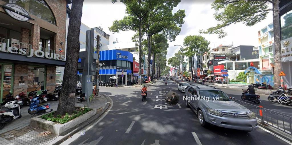 Bán gấp nhà mt sát nguyễn huệ dt 4x17m  4 tầng  thuê 180 triệu  giá chỉ 50 tỷ