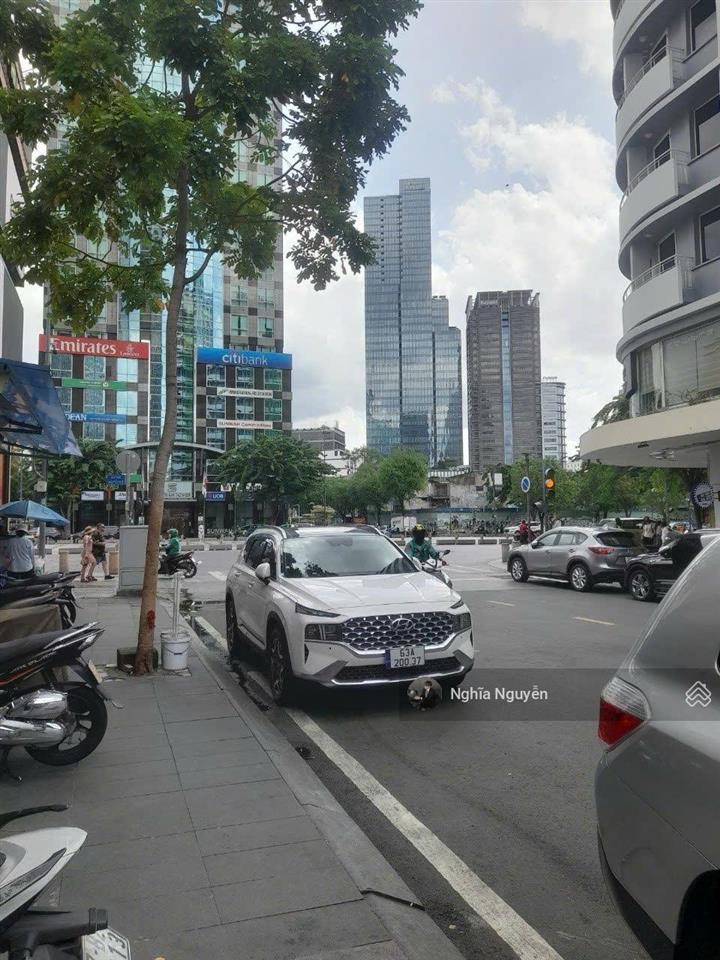 Bán gấp nhà mt sát nguyễn huệ dt 4x17m  4 tầng  thuê 180 triệu  giá chỉ 50 tỷ