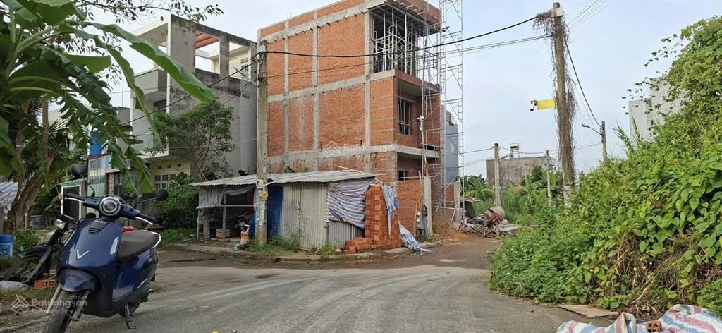 Bán đất tại đường long thuận , p. trường thạnh q9 , lô góc 90m2 ngang 6.4 m , giá 5..250 tỷ