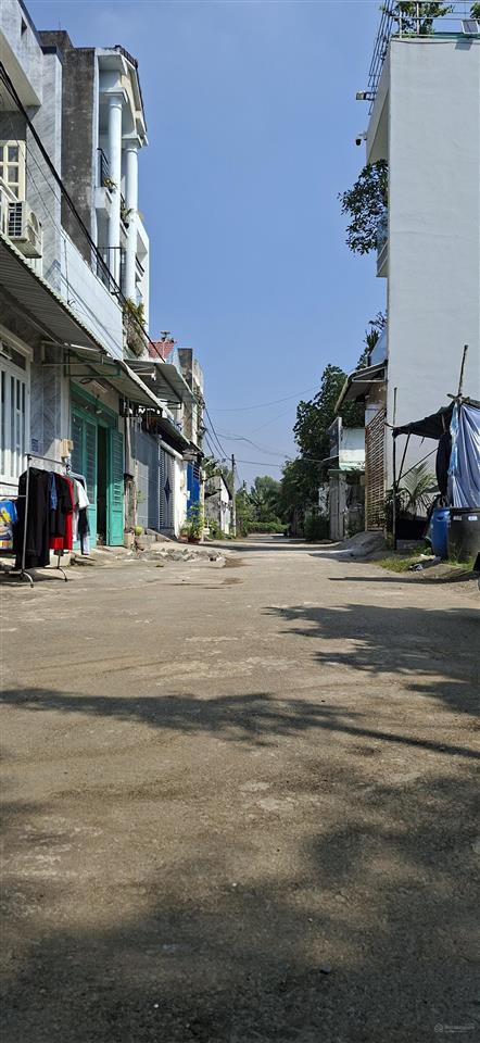 Đất biệt thự nghỉ dưỡng tại long phước ,q9 , gần chợ long phước 220m2 ngang 7.6m giá 7.9 tỷ