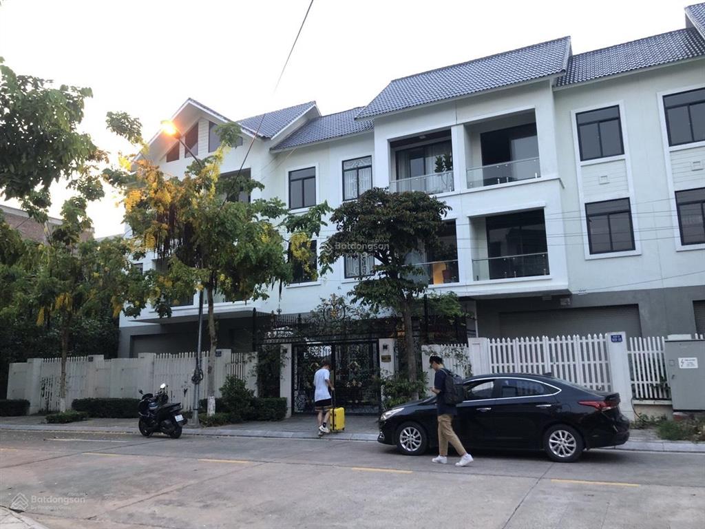 Bán khẩn cấp nhà vườn 120m rẻ nhất khu c nhà đẹp không một lỗi nhỏ. giá chỉ nhỉnh 22 tỷ.