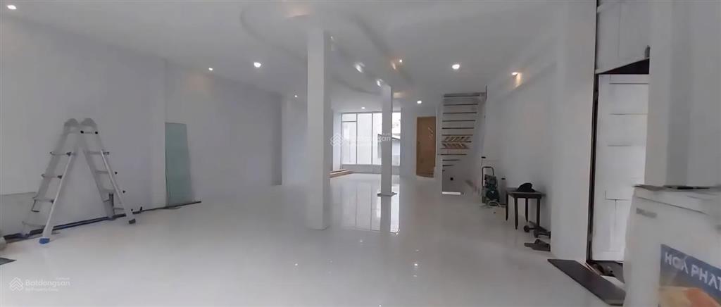 Cho thuê mặt bằng ngang 12m  65 tr/th  mặt tiền phan đình phùng  1 trệt 1 lửng có thể kd quán ăn