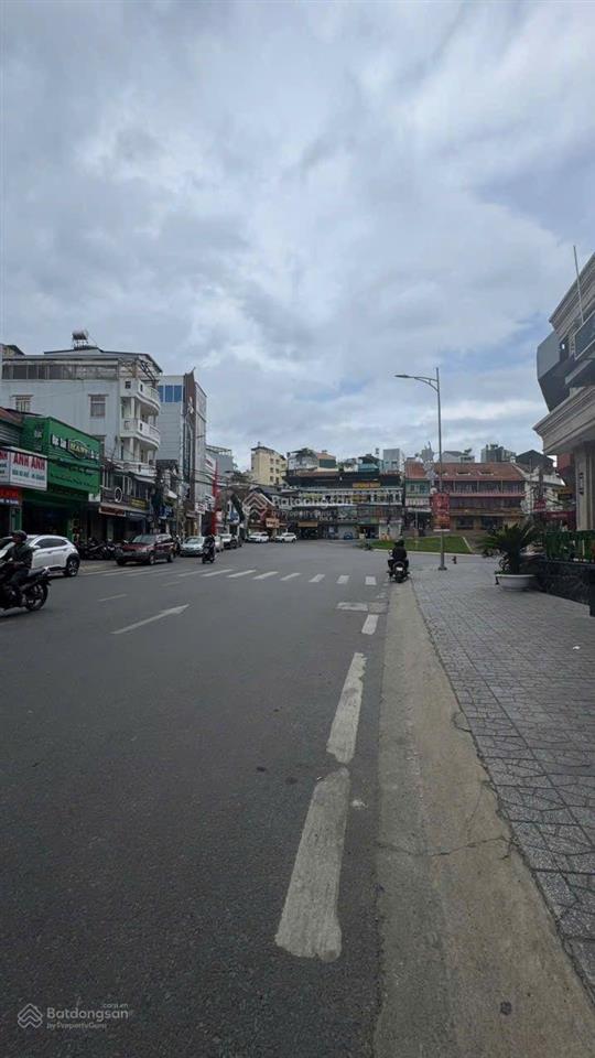 Cho thuê mặt bằng ngang 12m  65 tr/th  mặt tiền phan đình phùng  1 trệt 1 lửng có thể kd quán ăn