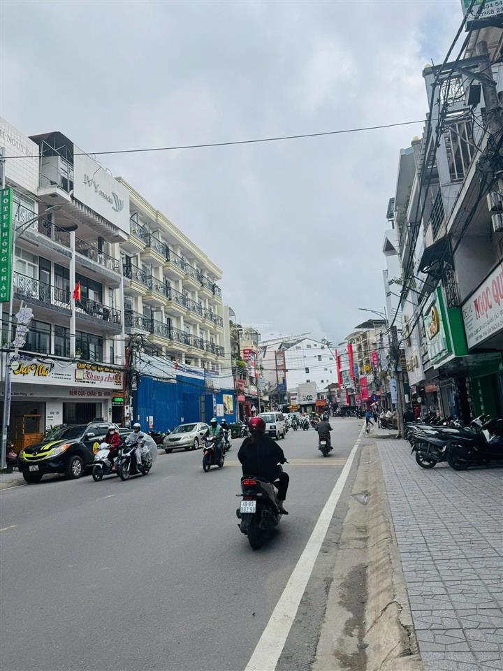 Cho thuê mặt bằng ngang 12m  65 tr/th  mặt tiền phan đình phùng  1 trệt 1 lửng có thể kd quán ăn