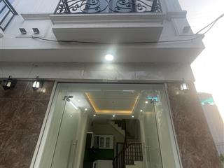 Cực đẹp cách quốc lộ 6 300m , ngõ rộng ô tô đỗ gần 4 tầng 30m2