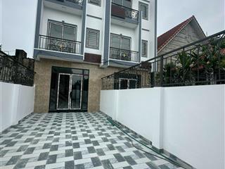 Bán nhà 3 tầng 90m  sân cổng riêng  cạnh cầu đại thành  hưng đạo  quốc oai