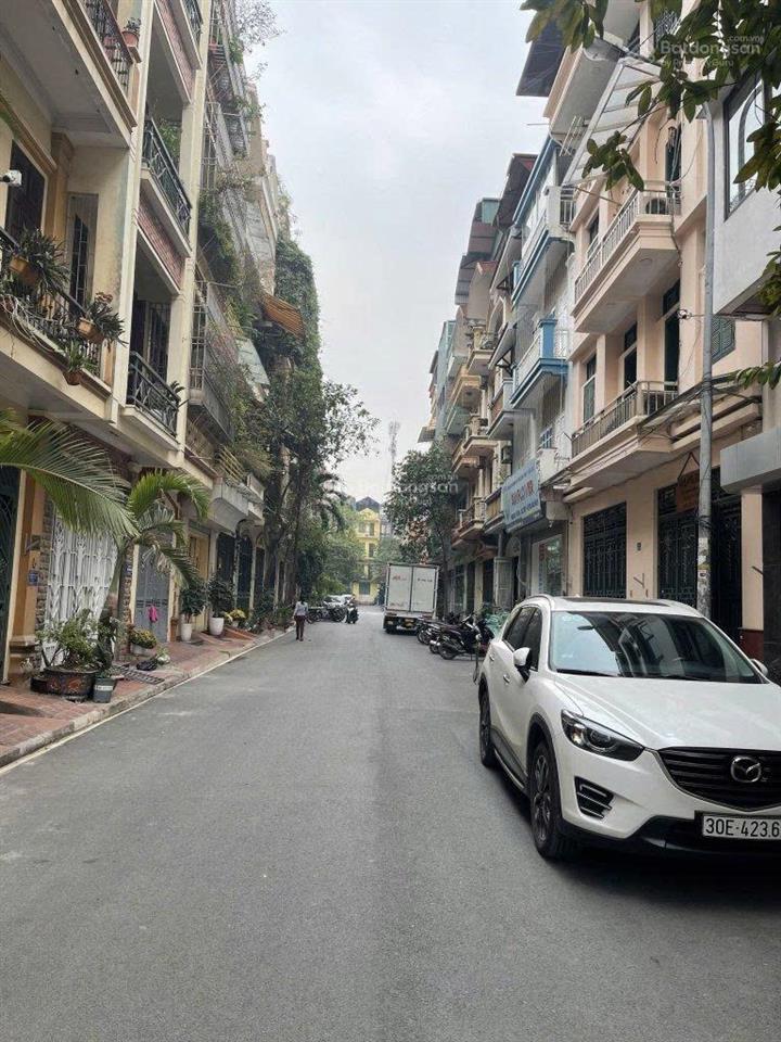 Cho thuê nhà nguyễn cảnh dị  đại kim, dt 60m*5 tầng, oto đỗ cửa thoải mái, giá thuê 18 tr có tl