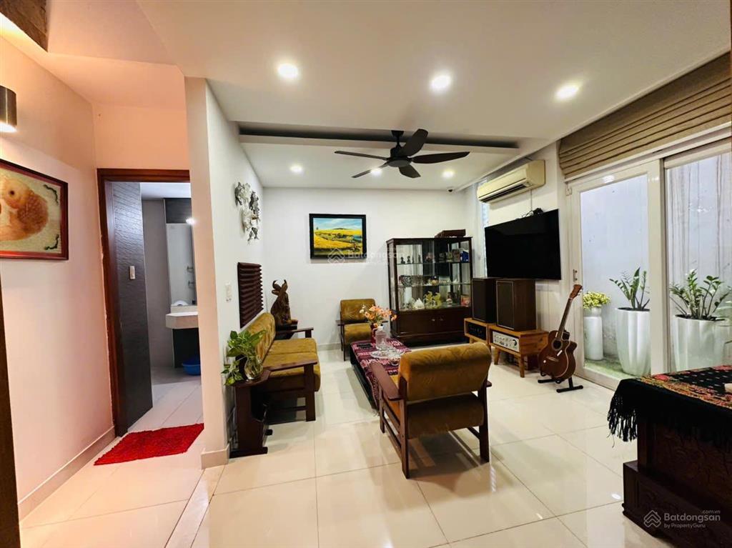 Sát mặt tiền huỳnh văn bánh ngang 5,2m nở hậu 5 tầng chỉ 17,5 tỷ tl