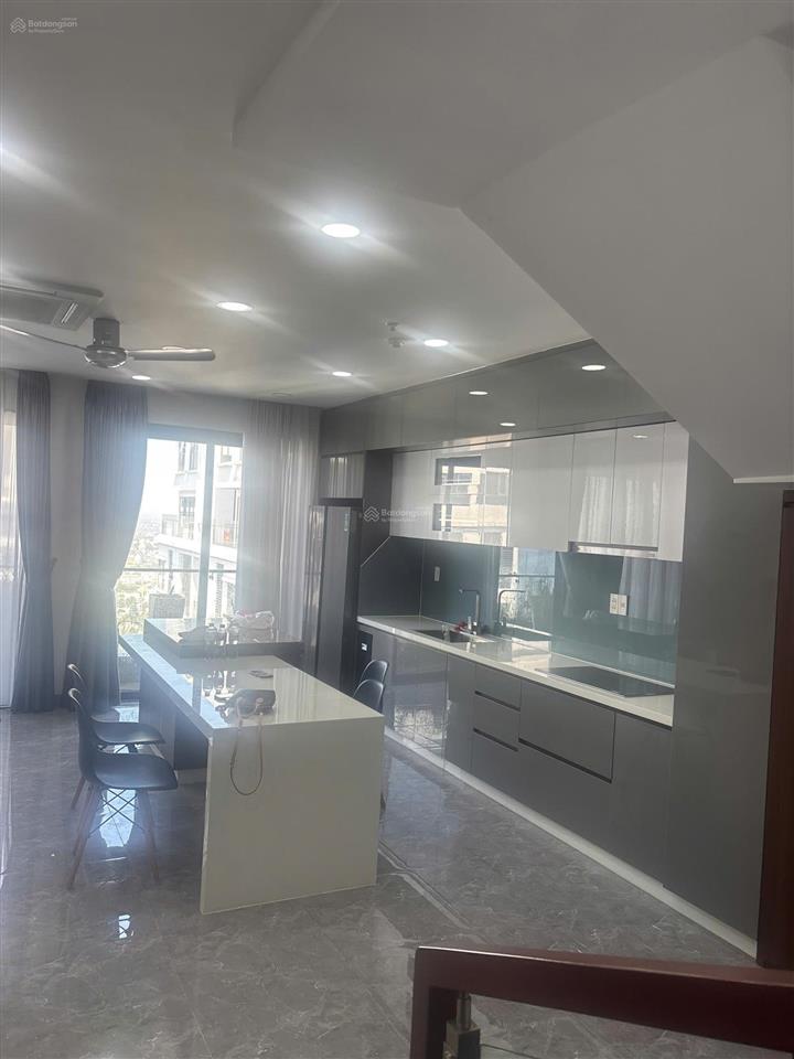Bán chung cư c skyview tầng cao nhất, 89,9 m2, 2pn, 2wc. nội thất đầy đủ. giá bán 3,75 tỷ vnd