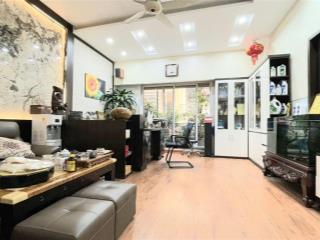 Căn phân lô q. cầu giấy. 90m2, 7t, mặt tiền 5.5m. gara, thang máy, ở tầng trên, kd vp tầng dưới