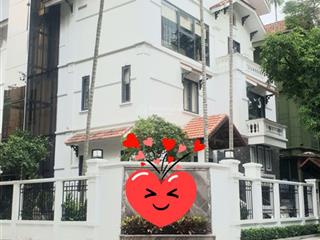 Căn bt siêu hiếm tại trung hòa. 230m2, 4t, mt 13.5m. vị trí đẹp xuất sắc, hàng xóm doanh nhân