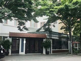 Căn bt đẳng cấp quý tộc. 180m2, 4t, mt 28m. xanh mát, yên tĩnh, nơi ở lý tưởng của giới siêu giàu